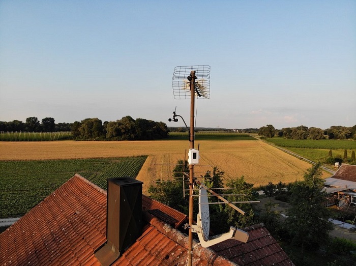 Anemometer auf dem Hausdach